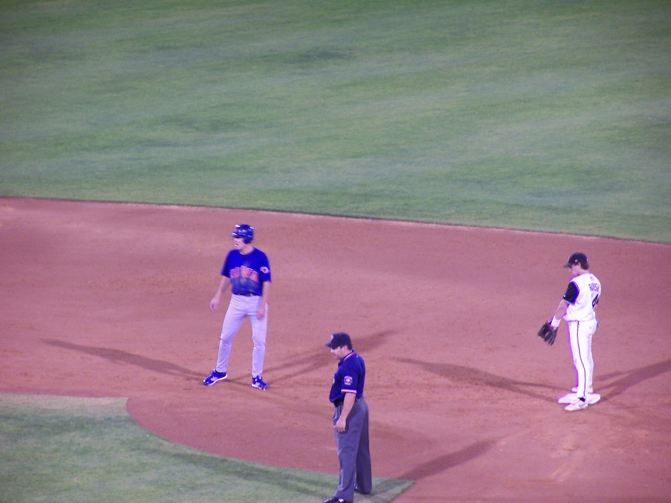 cub leading off 2nd